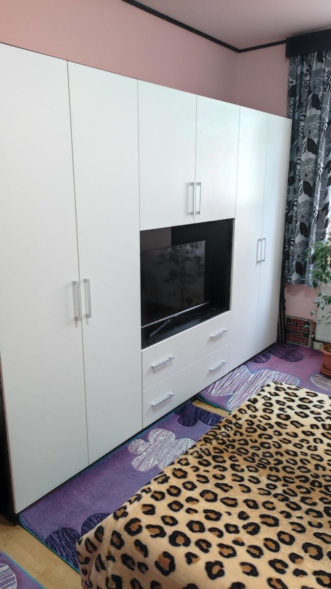 Vând apartament  2 camere situat zonă centrală