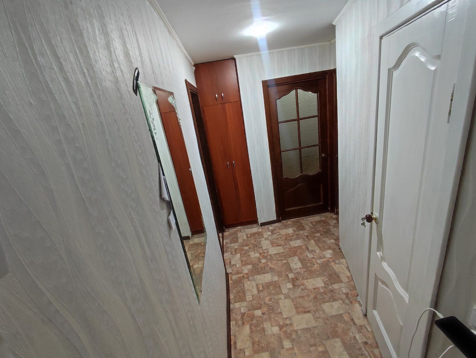 Продается 3‑комнатная квартира в 8 микрорайоне, 59 м², 1 этаж из 5
