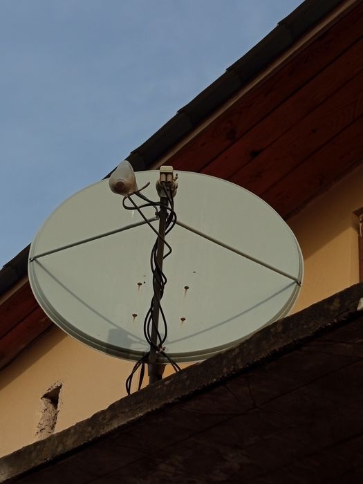 Parabal tarelka tyuneri va ikkita galovkasi bilan srochno sotiladi