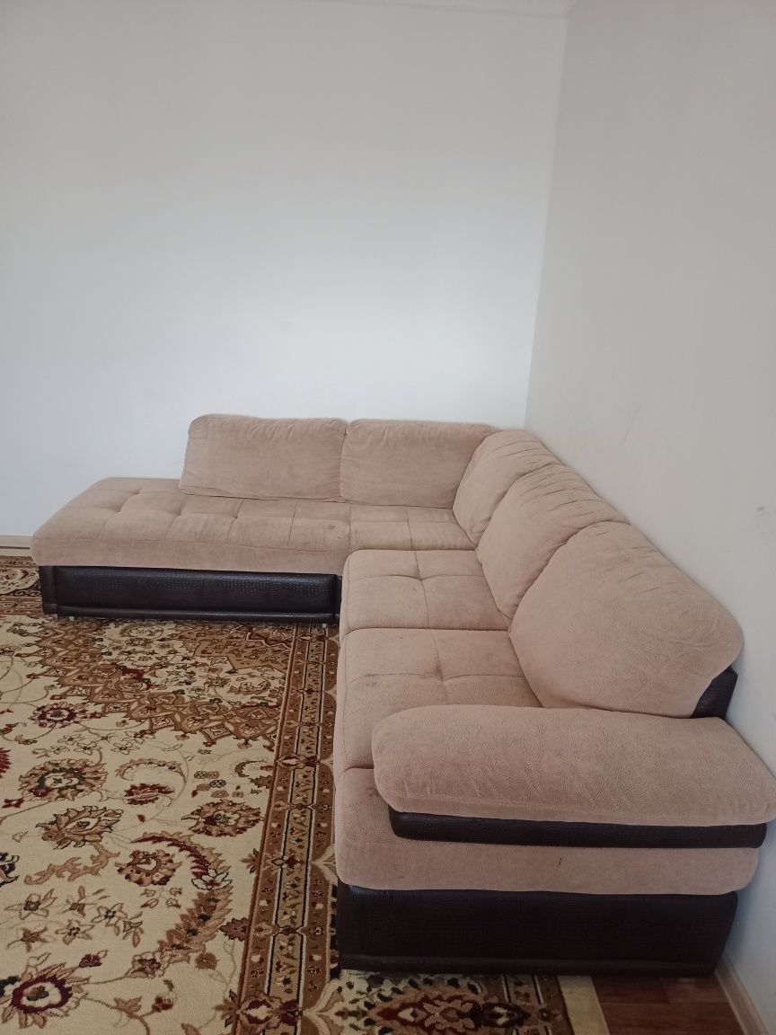 Мягкий комфортный угловой диван