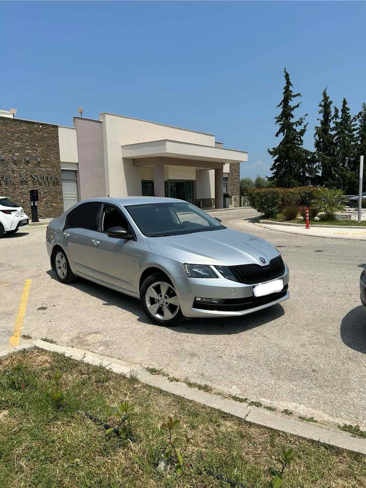 Лек автомобил Шкода Октавия