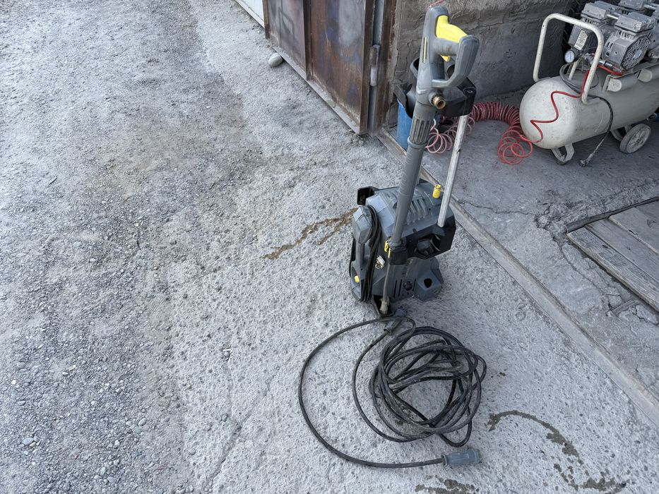* Karcher HD 5/11 P мойка высокого давления в среднем состоянии не дор