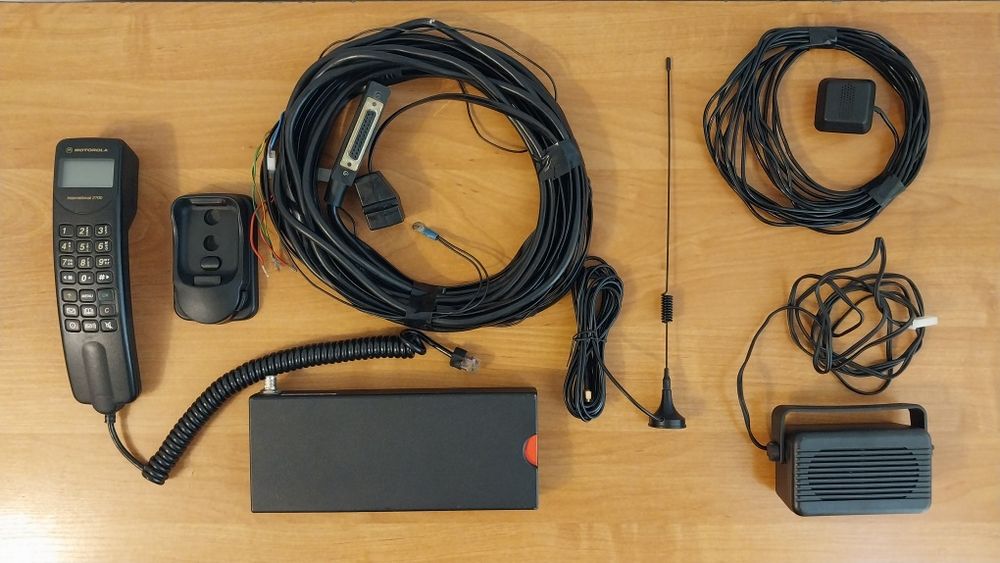 Motorola international 2700 автомобильный телефон