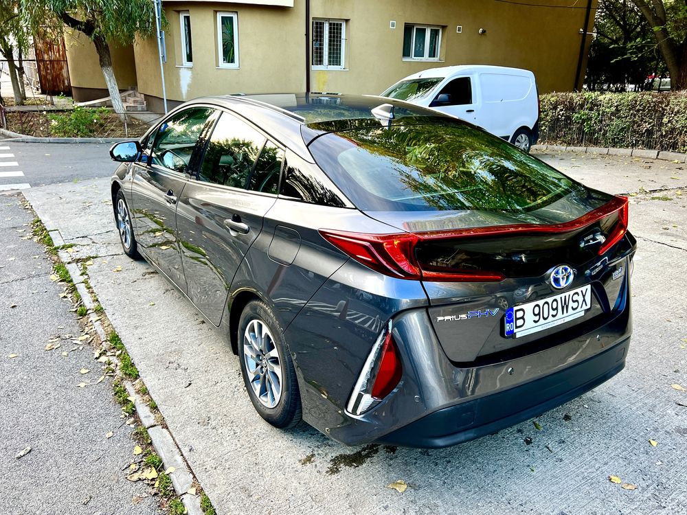 Toyota prius PHV  Prime plug in hybrid impecabila!