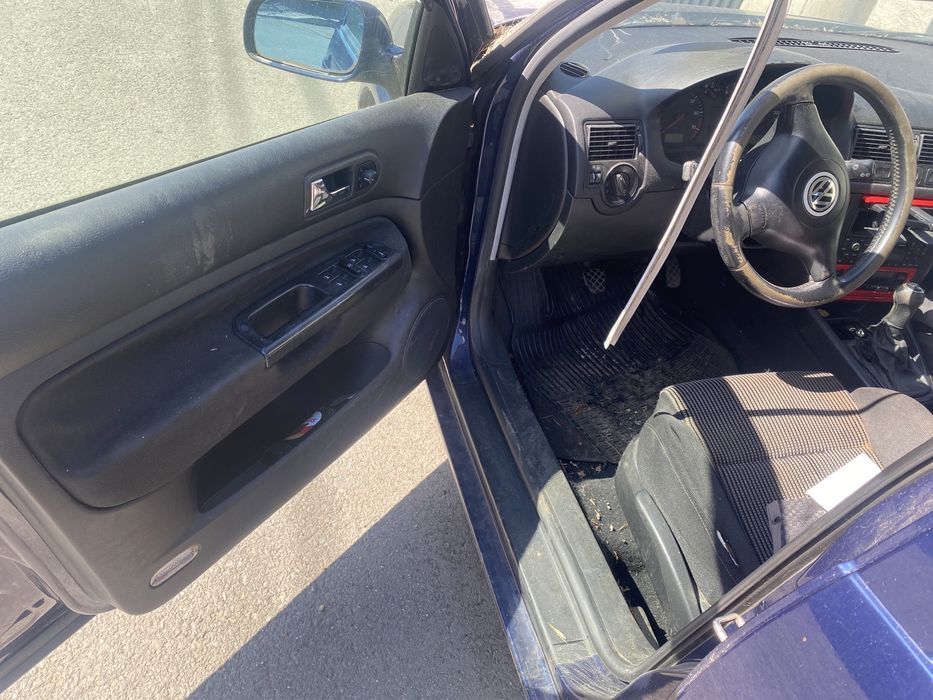 Dezmembrez vw golf 4 1.6 benzina