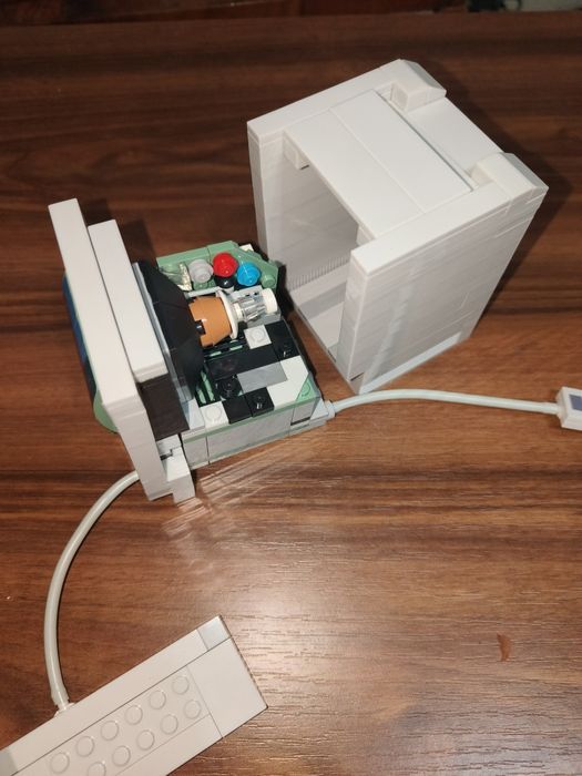 Vând LEGO Apple Mecintosh