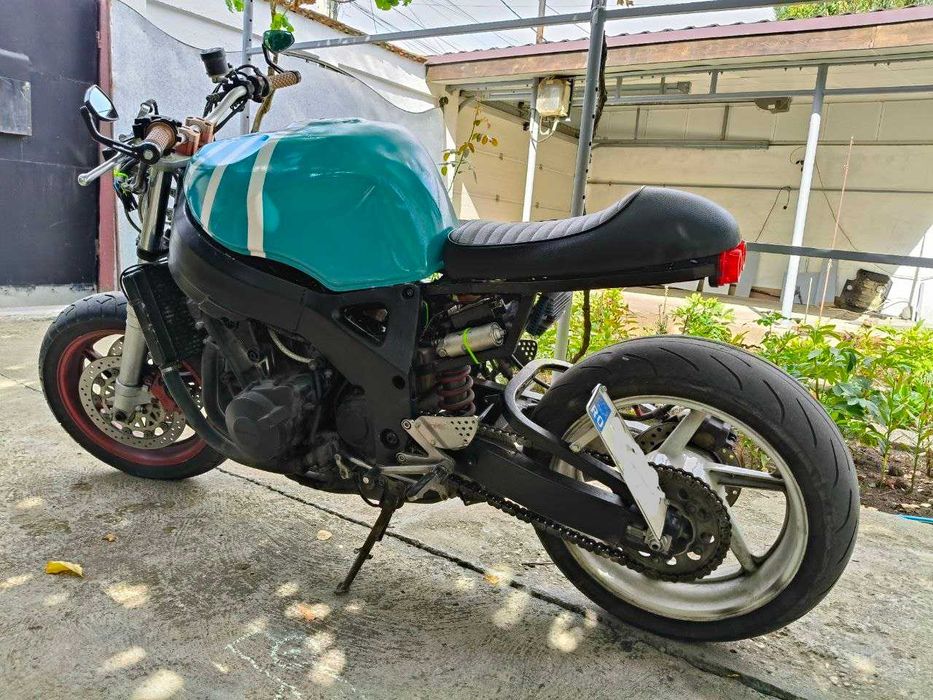 Honda CBR900RR SC28 - cafe racer / streetfighter / custom