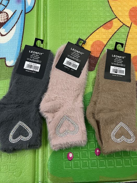 Дамски и мъжки чорапи, меки и топли.
