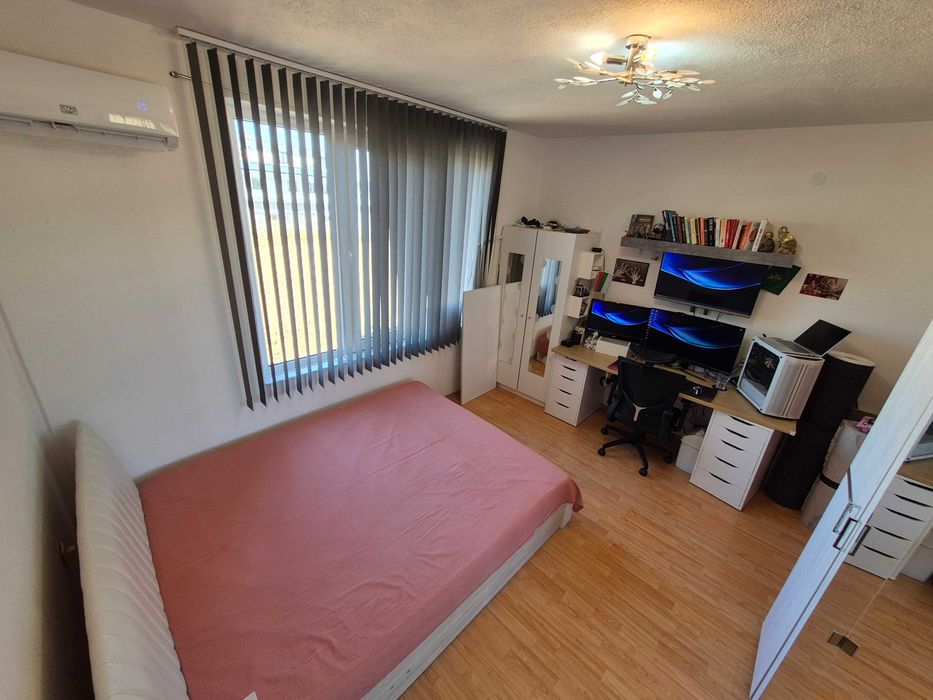 Многостаен етаж от къща, 160кв, полу-обзаведен, двор и паркомясто