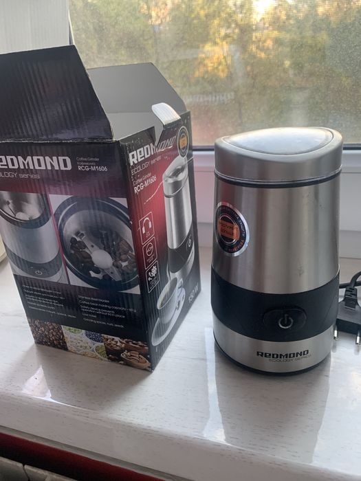 Продам кофемолку Redmond RCG-M1606