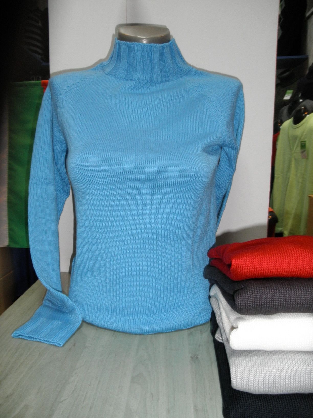Дамски пуловери произведени в България