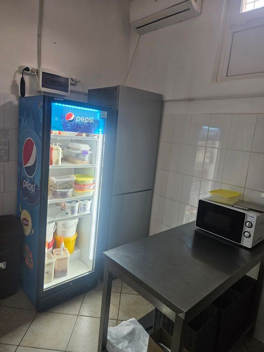 Vând fast-food complet utilat