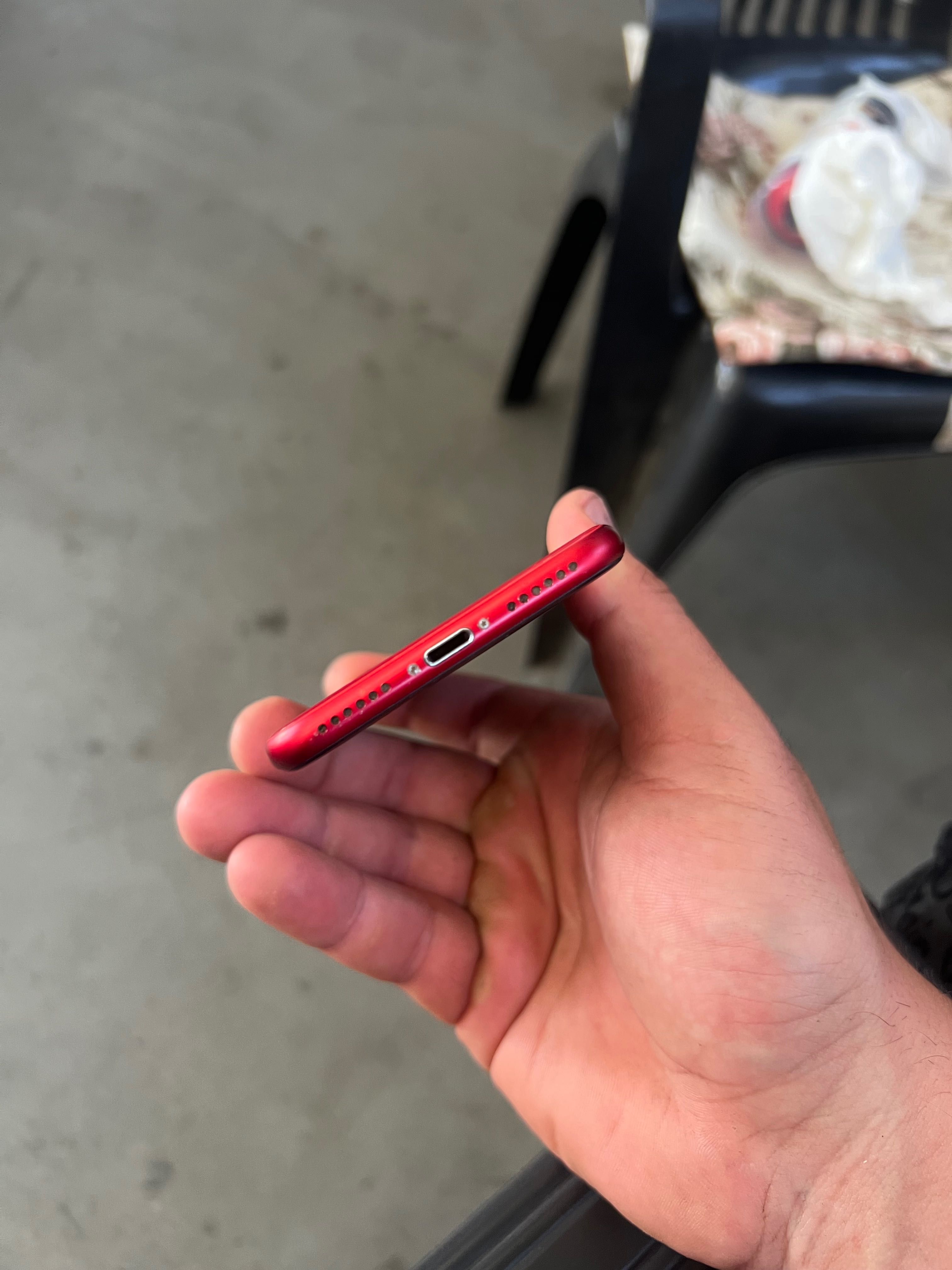 Iphone 8 red product