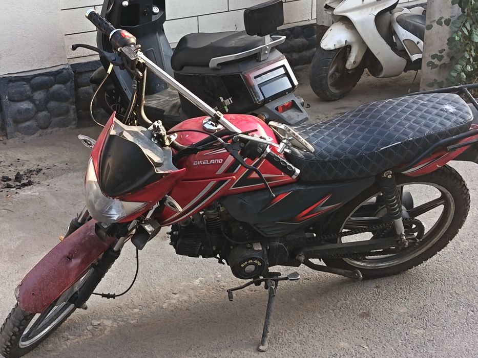 Moto bike sotiladi 5ML kelishadigan joyi bor