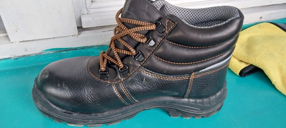 Продам спец.обувь