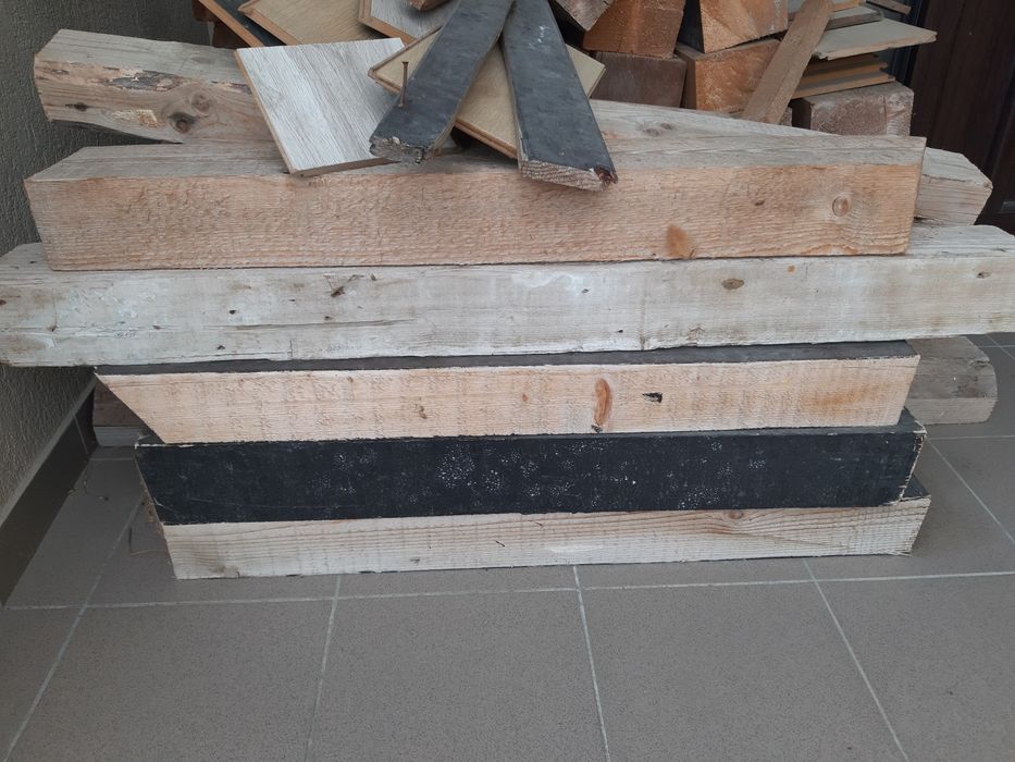 Vănd 20 buc.lemn de.acoperiș