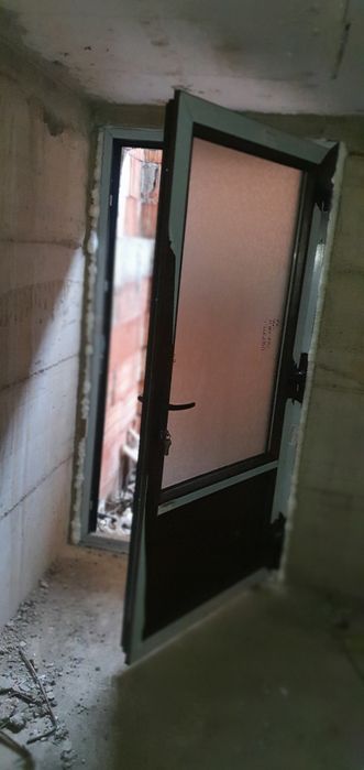 Termopane uși, ferestre și Rulouri exterioare aluminiu