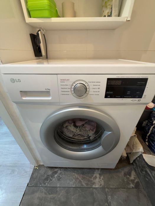 Продам стиральную машинку фирмы LG. На 6.5 кг загрузки.