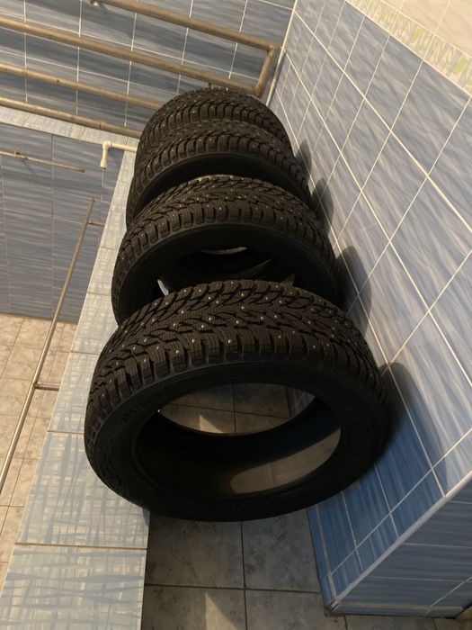 Продам зимнюю шипованную шину