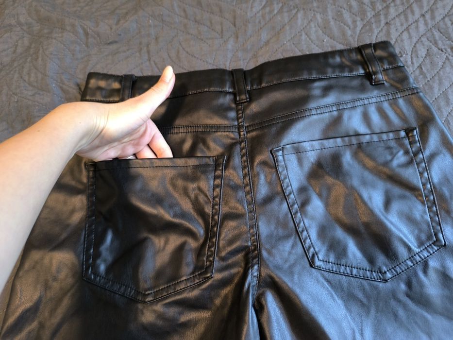 Панталон от изкуствена кожа размер Л