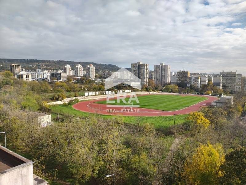 Ексклузивна източна гарсониера за продажба, в жк Младост, Варна, срещу