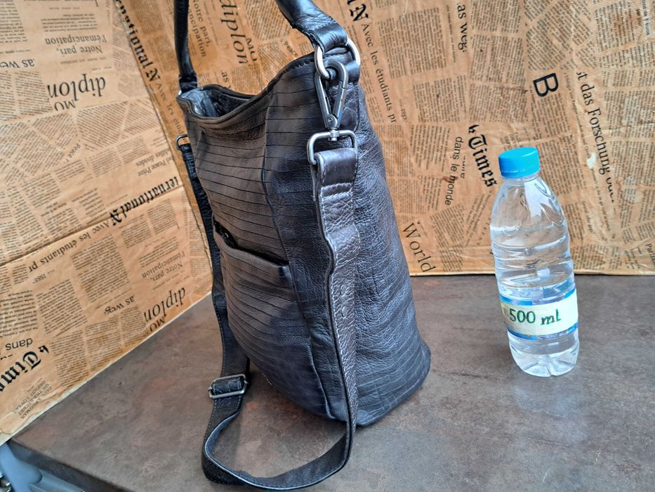 дамска кожена чанта FREDsBRUDER в сива-естествена кожа