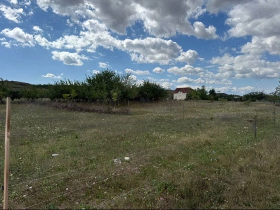 Vând teren / doua parcele