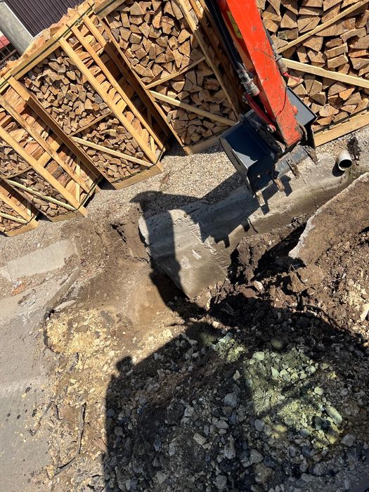 Miniexcavator și basculanta - fundații, săpături, fose, branșamente

M
