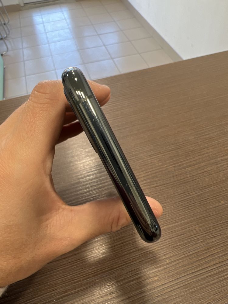 iPhone 11 Pro / 64Gb / estetic 9/10 / Garantie 12 luni