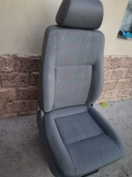 Продавам пасажерска седалка от бус фолцваген транспорт т5