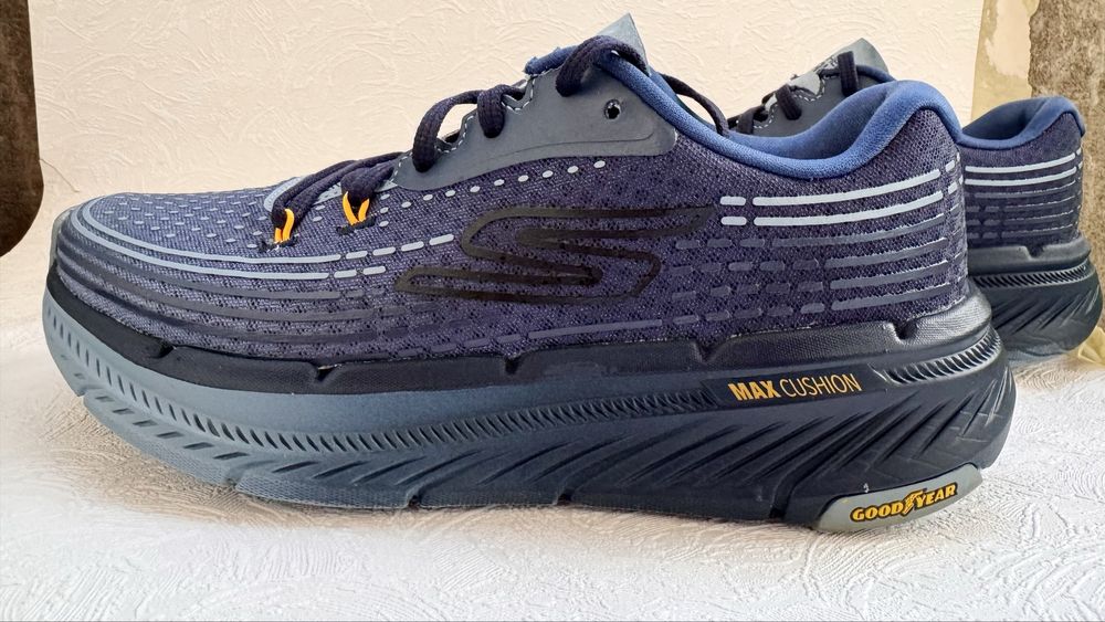 Adidasi barbati SKECHERS MAX CUSHIONING PREMIER marimea 41 impecabili