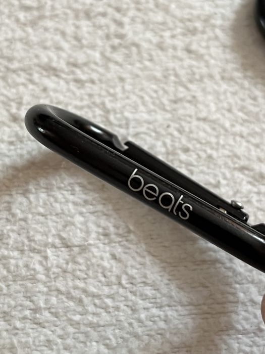 Carabina / Agatatoare Husa Beats Solo Studio ( carabina pt carcasa )