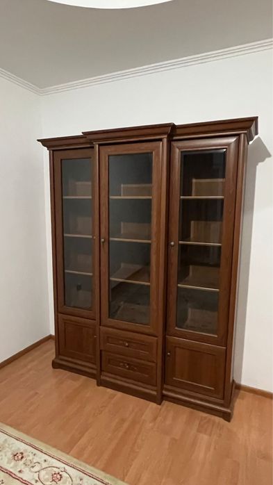 Продам шкаф для гостиной или кабинета, в хорошем состоянии