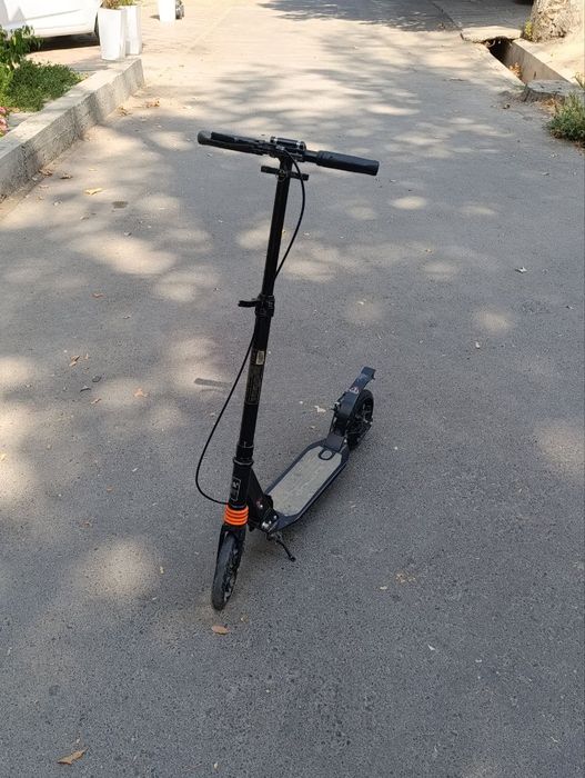 Самокат почти новый горячая цена