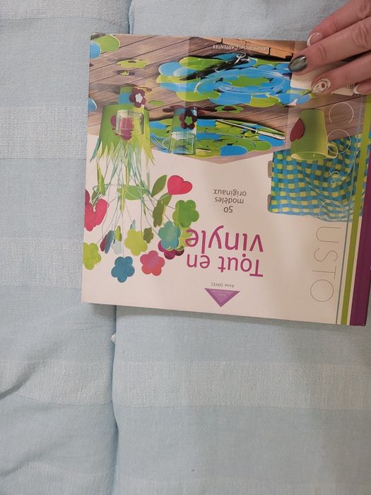 Vând carte DIY Totul din vinil