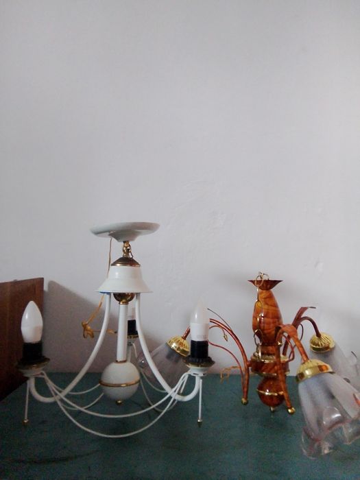 Продаю две люстры