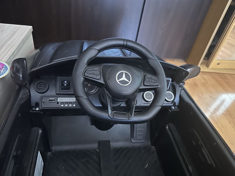 Акумулаторна кола Mercedes AMG