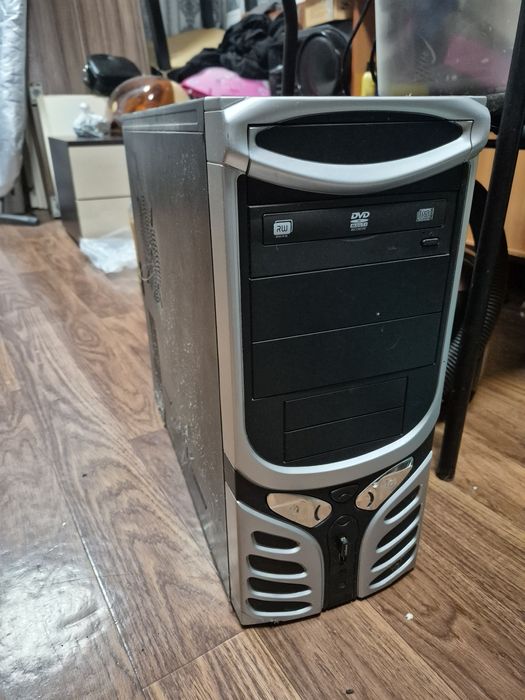 Продам системник, 2 жёстких, дисковод, нет блока питания
