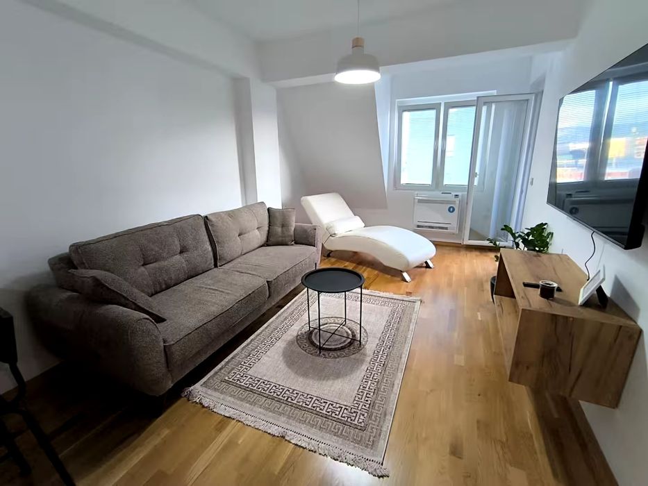 Двустаен апартамент в кв. Младост