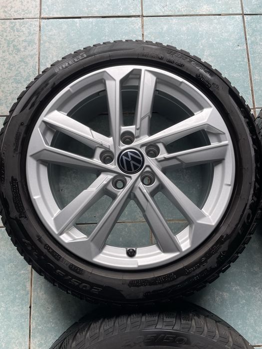 Jante aliaj R17 originale VW Golf Passat CC 205/50/17 Pirelli iarna