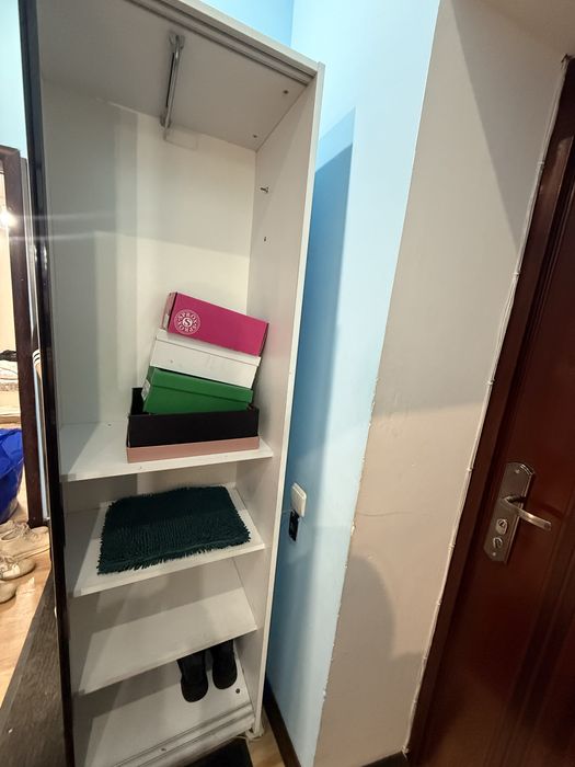 Продаи шкаф в прихожую.