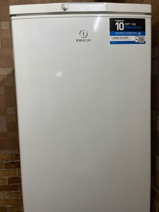 Двухкамерный холодильник Indesit