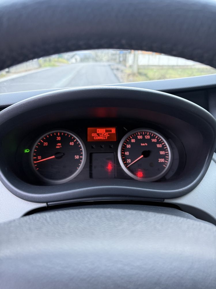 Opel vivaro 2012
