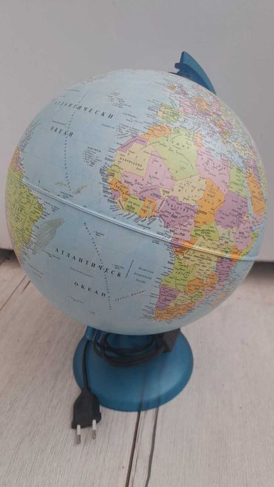 Образователен глобус с осветление