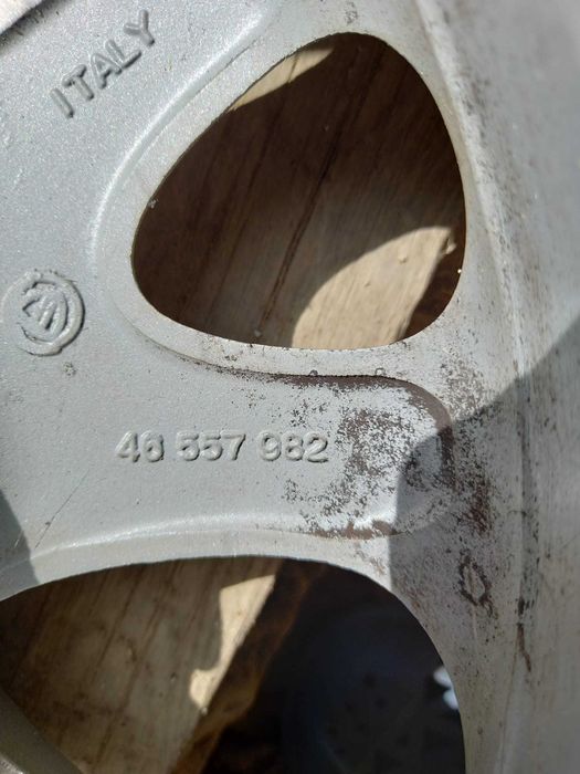 Оригинални алуминиеви лети джанти 6½J x 15H2 за Alfa Romeo ДОГОВАРЯНЕ