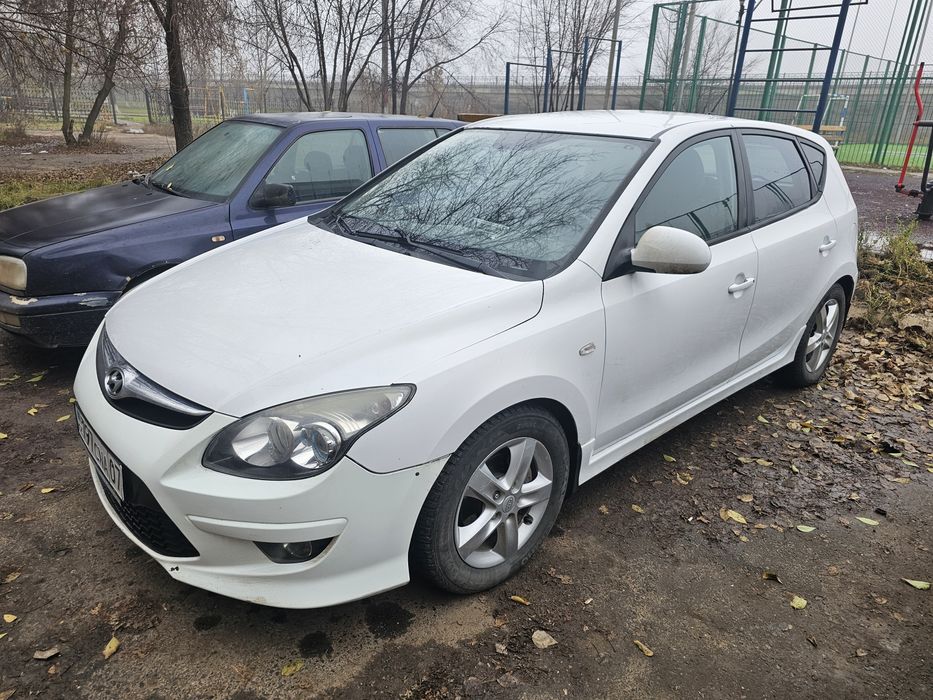 hyundai i30 октябрь 2010 г. (В эксплуатации с 2011 года), 1.6, автомат