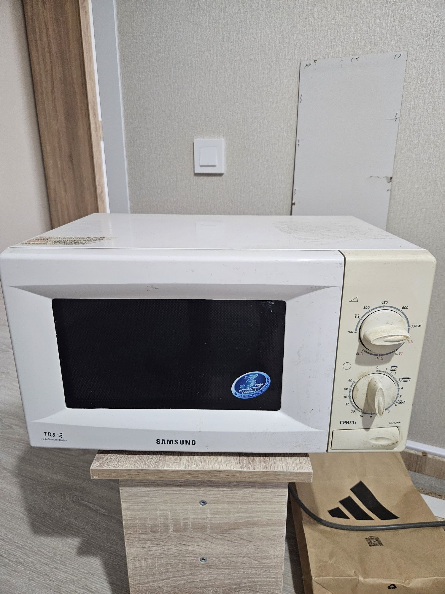 Продам микроволновую печь