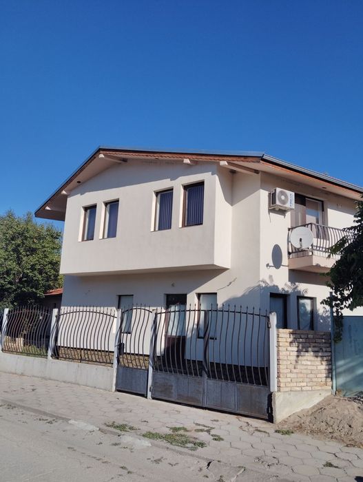 Продавам къща в гр. Каспичан