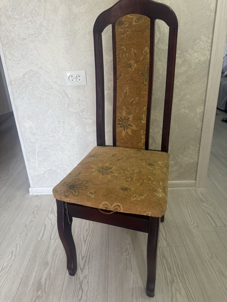 Продам стулья 4 штуки