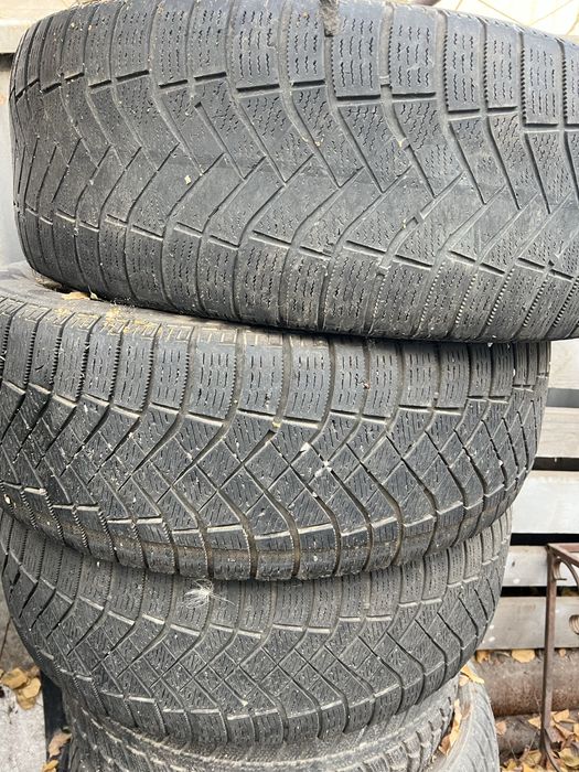 Продам зимнию резину 225/60r17